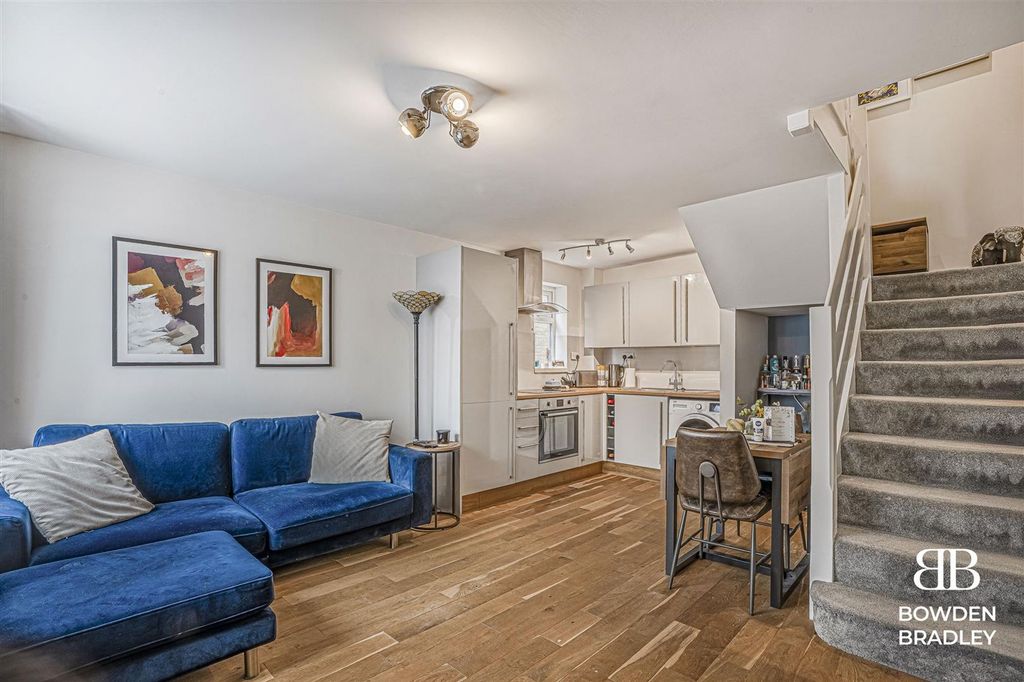 Property photo 2 of 13 Living Room/Kitchen