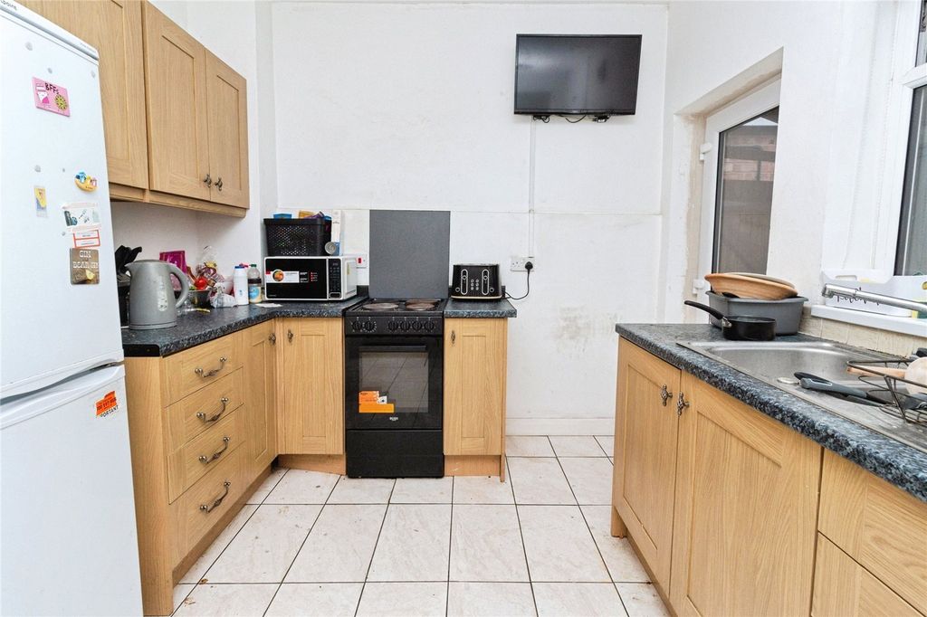 Property photo 2 of 16 Picture No. 12