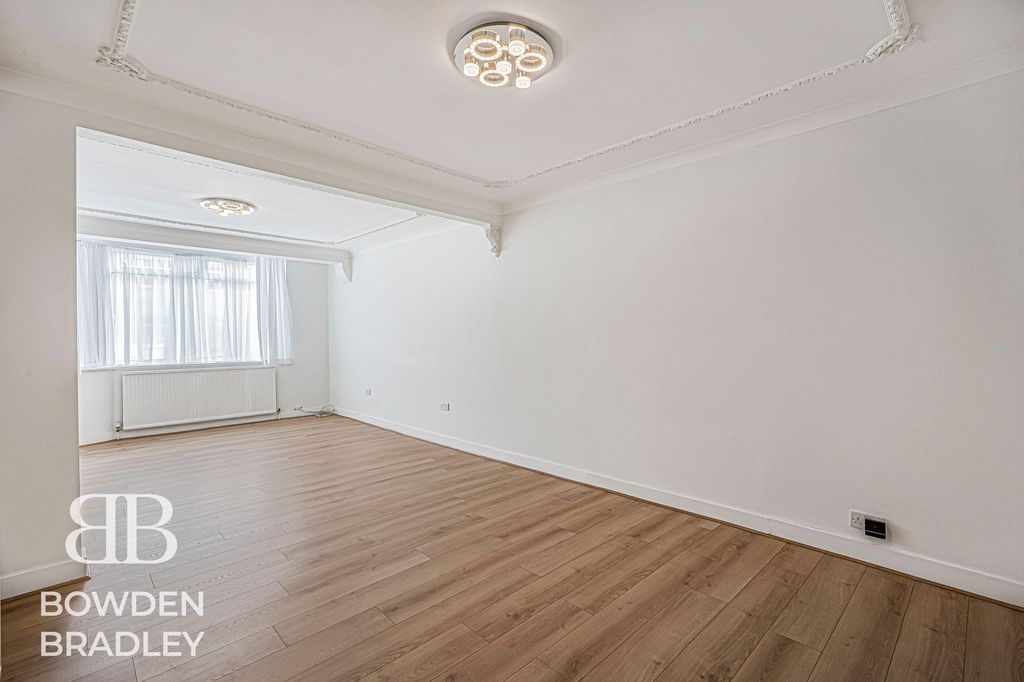 Property photo 3 of 33