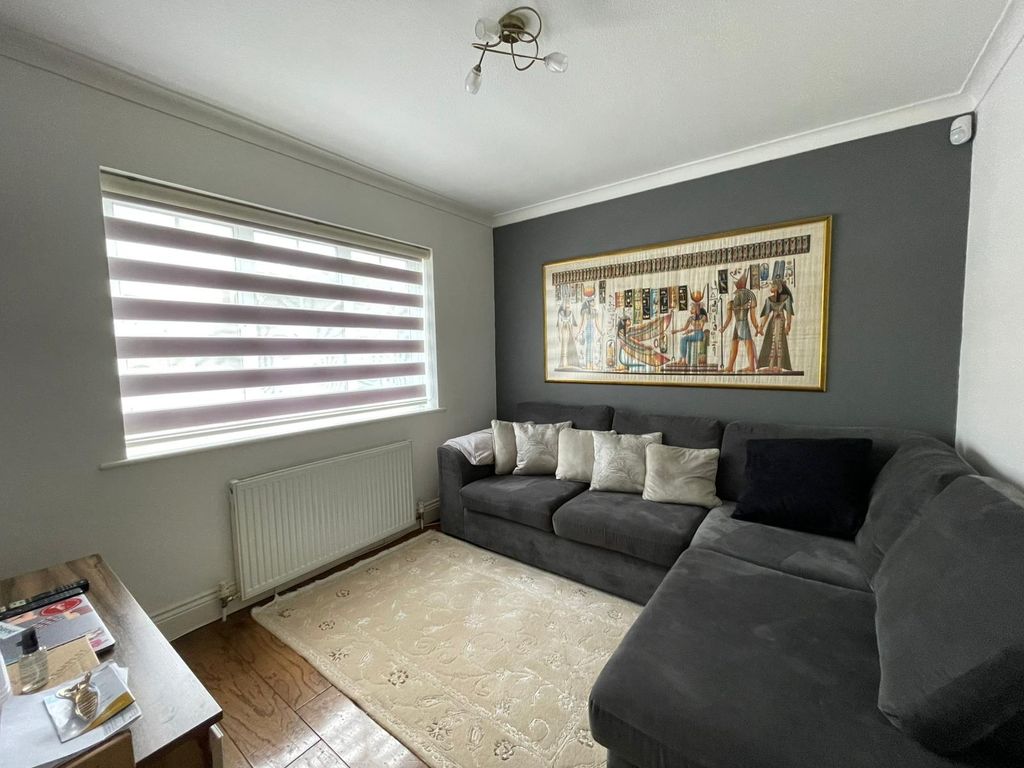 Additional image 9 of 5 bed terraced house to rentLodge Close, Chigwell IG7