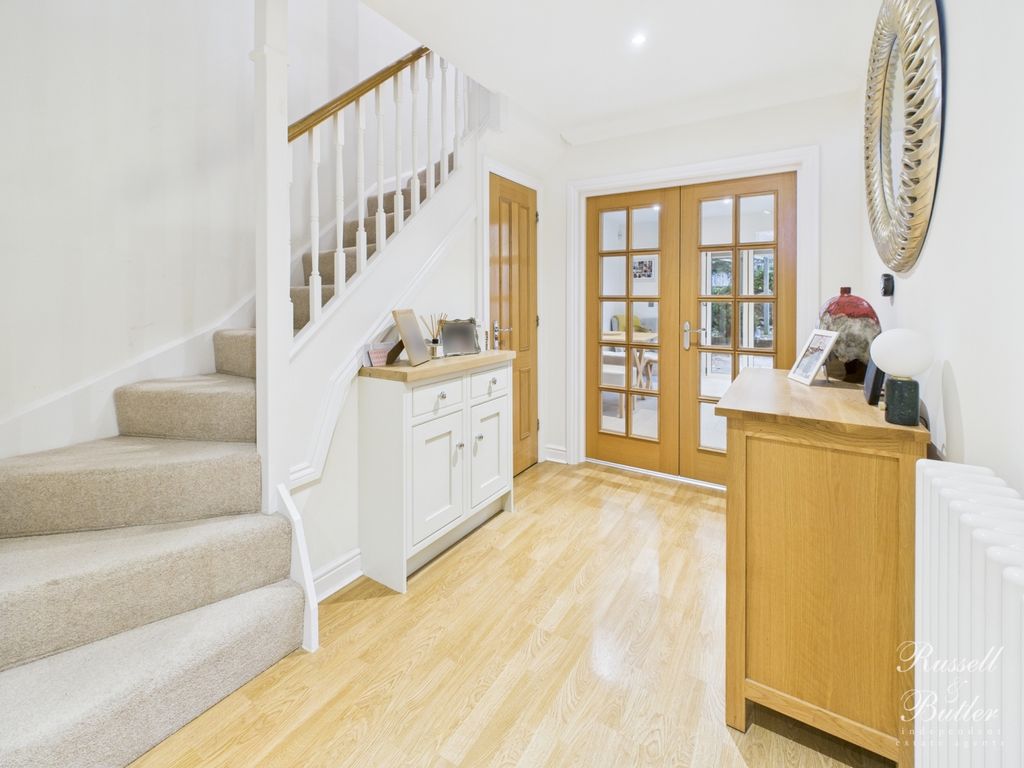 Property photo 2 of 20 Cam01995G0-Pr0384-Still016