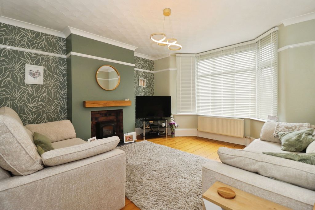 Property photo 2 of 16 Pbox-Img.Jpg