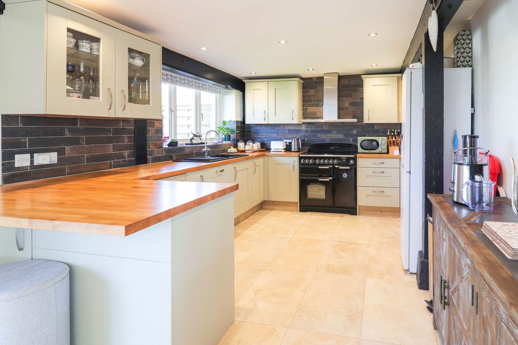 Property photo 3 of 20