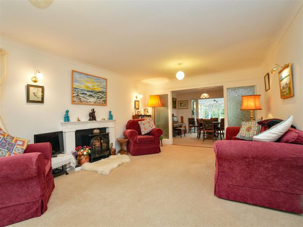 Property photo 3 of 25 Lounge