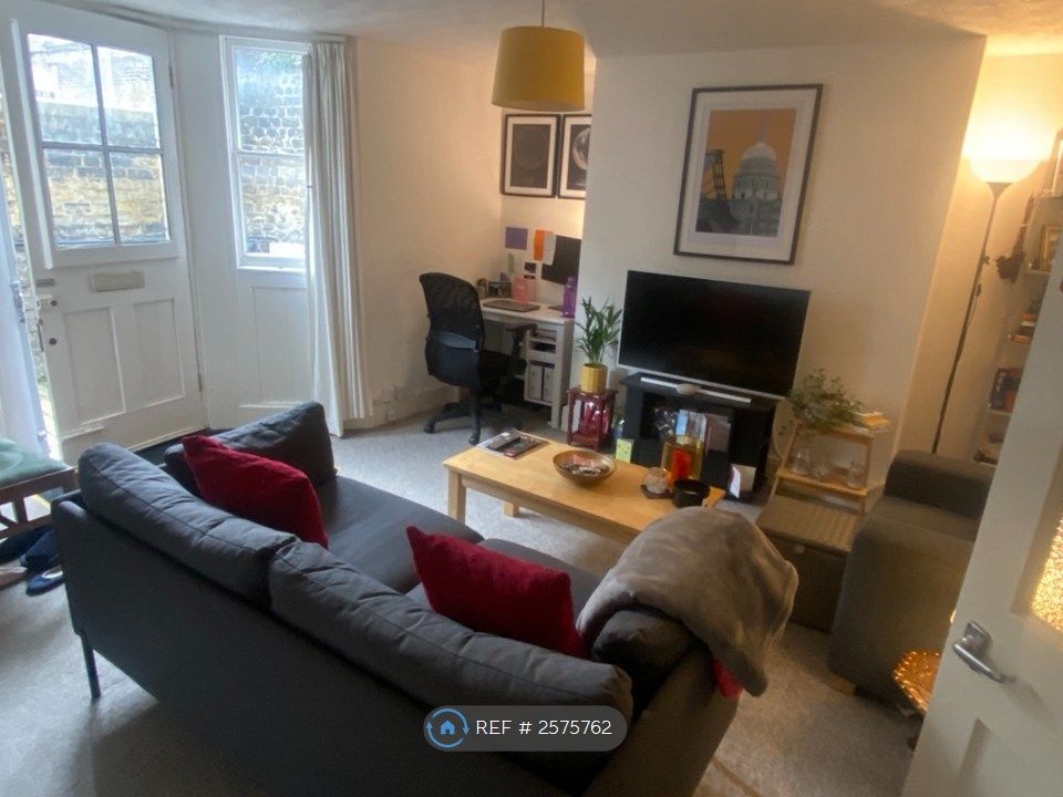 Property photo 3 of 7 Sitting Room