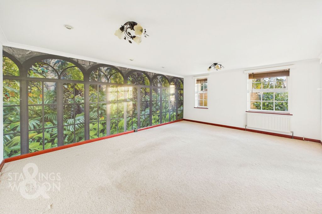 Property photo 2 of 36