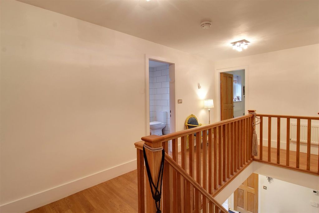 Additional image 27 of 5 bed detached house for salePeplins Way, Brookmans Park AL9