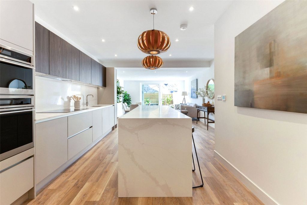 Property photo 3 of 14 Show Home