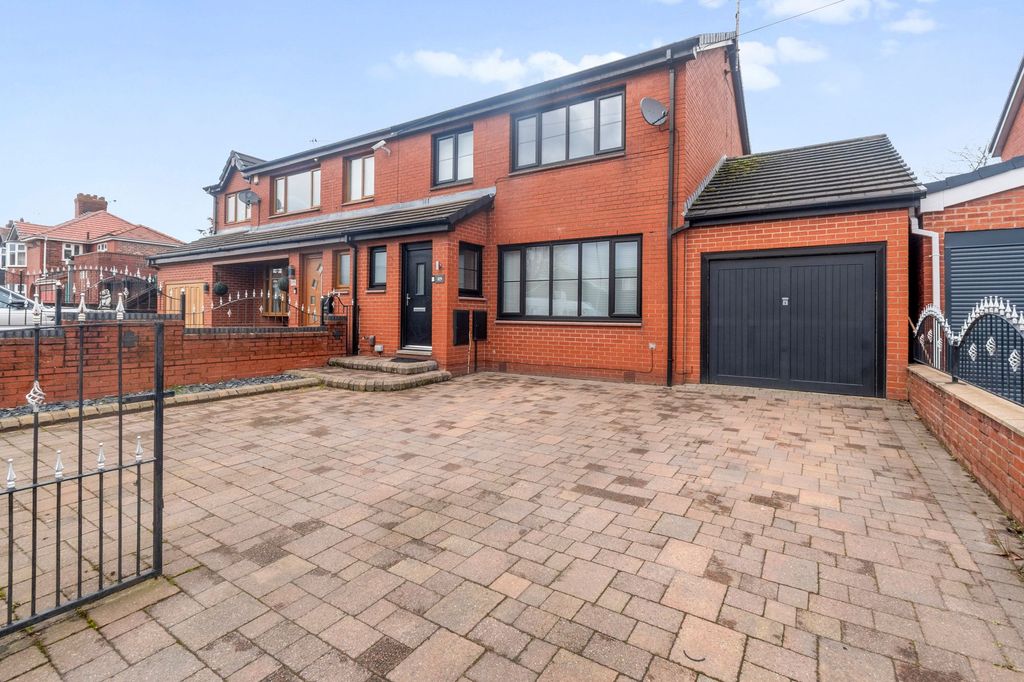 Property photo 2 of 21