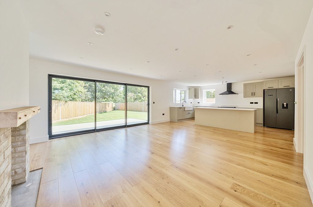 Property photo 3 of 18 1300942-15-6853Eb...