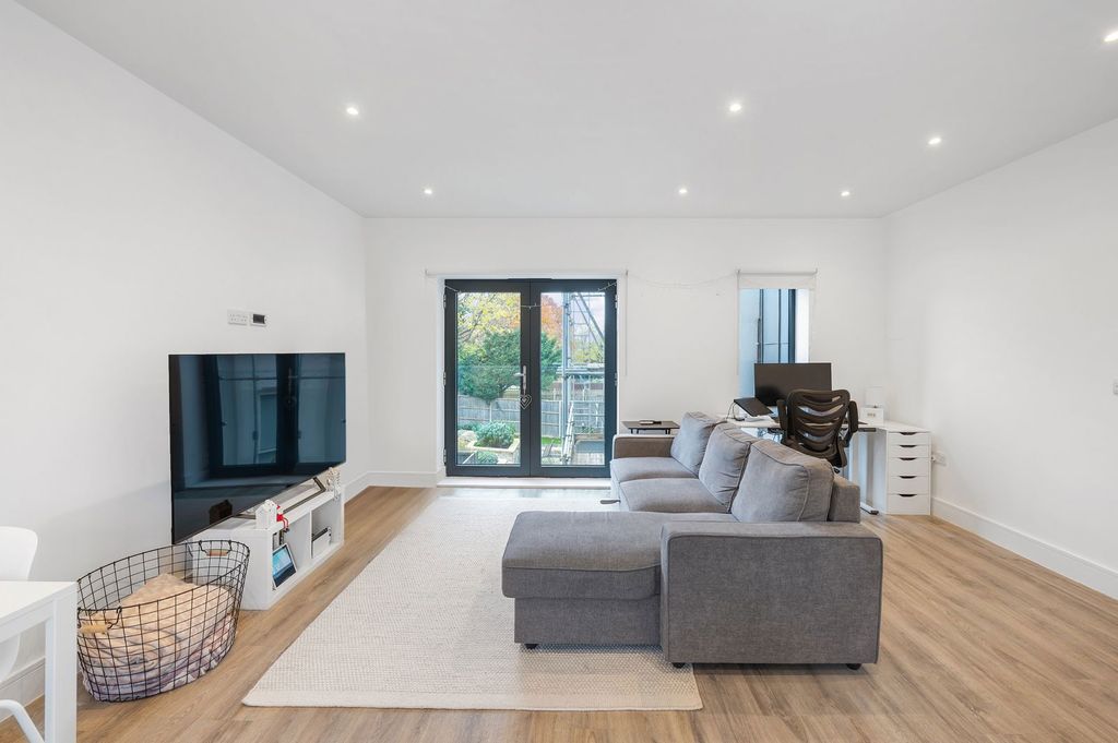 Property photo 3 of 9