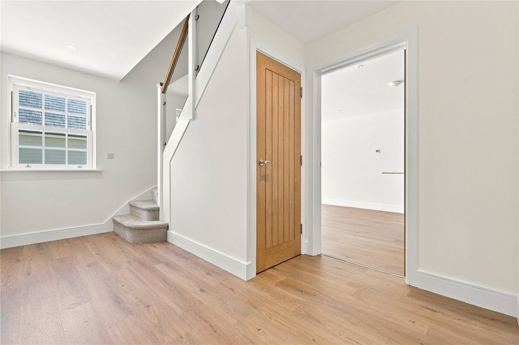Property photo 2 of 18 Picture No. 22