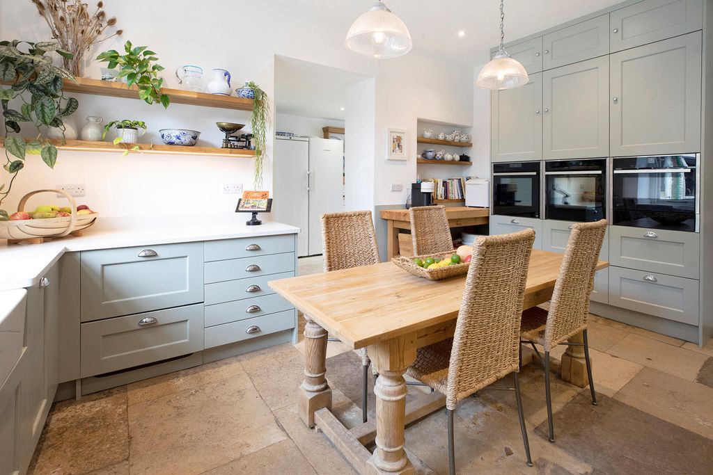 Property photo 2 of 17 Image