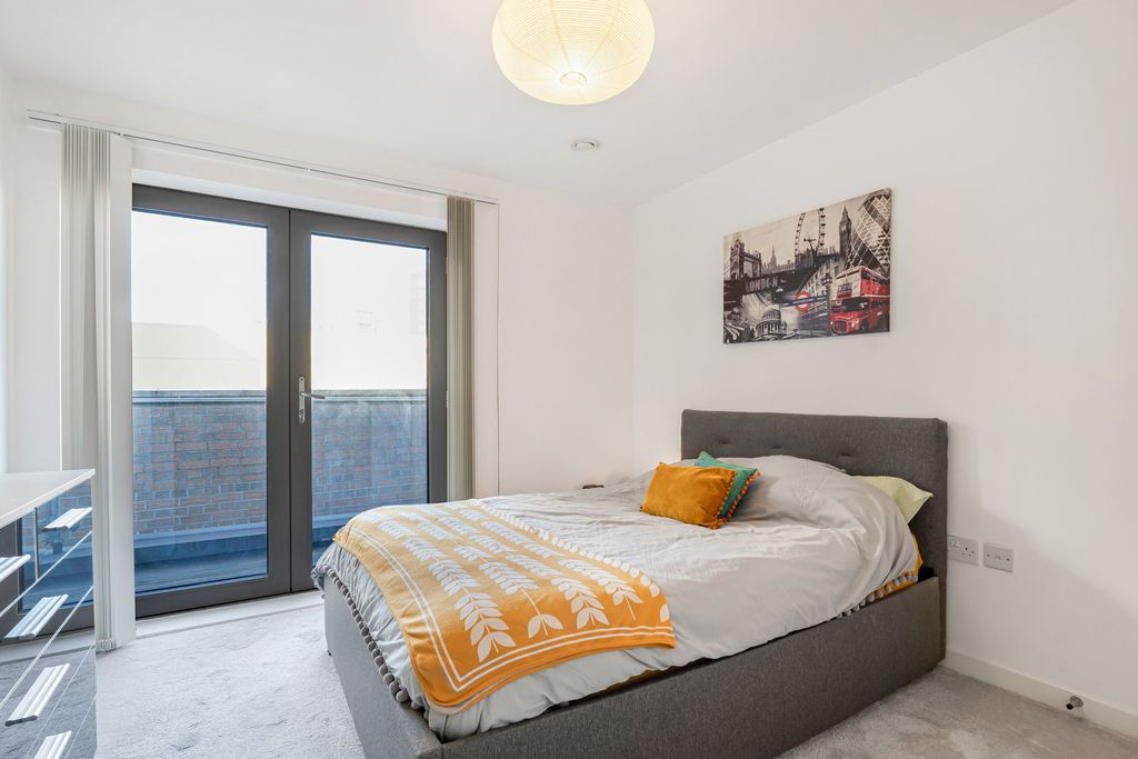 Property photo 3 of 20 Bedroom