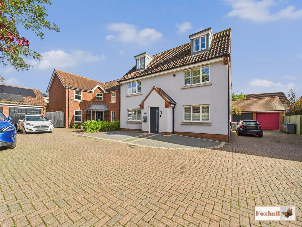 Property photo 2 of 20 Front Garden