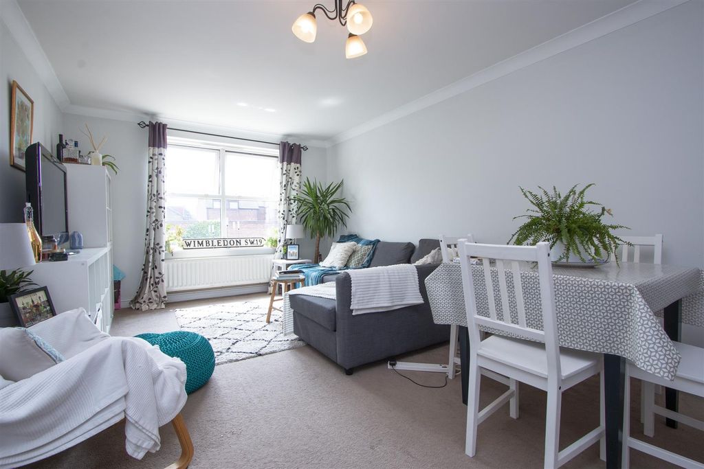 Property photo 2 of 6 Sinclair Court, Kingston Road Sw19 Reception