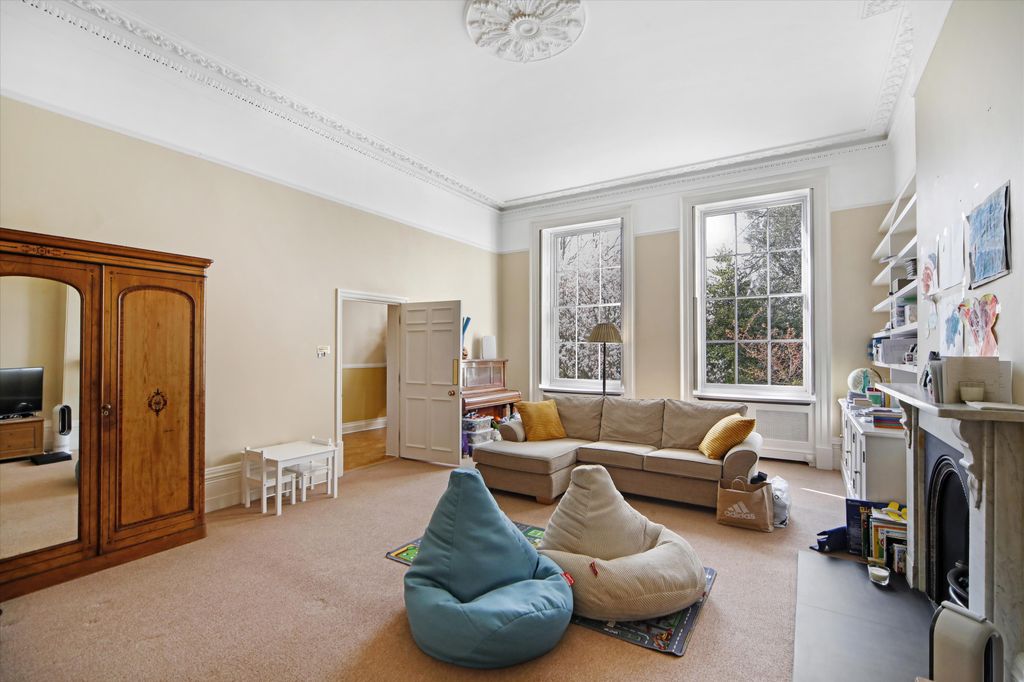 Property photo 2 of 18 Image