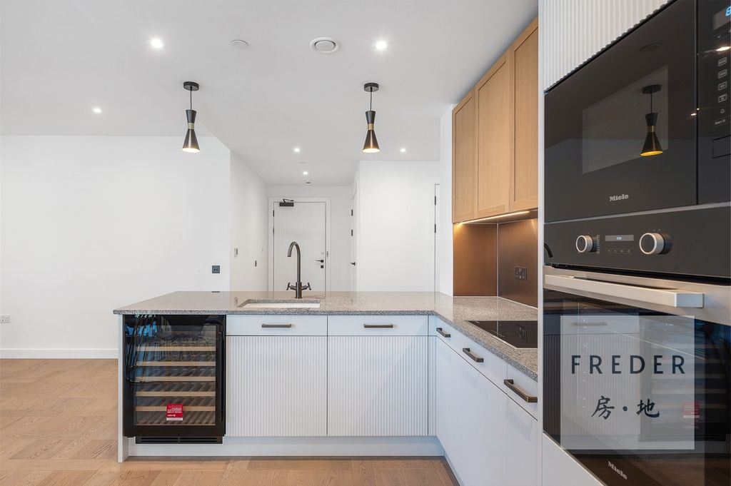 Property photo 3 of 42