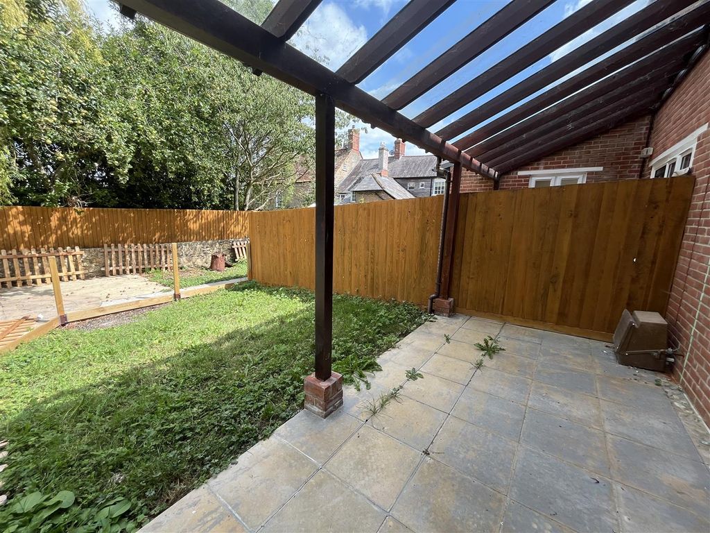 Property photo 2 of 7 Garden