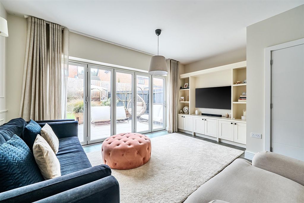 Property photo 2 of 18 1415206-21-6998534407F54.Jpg