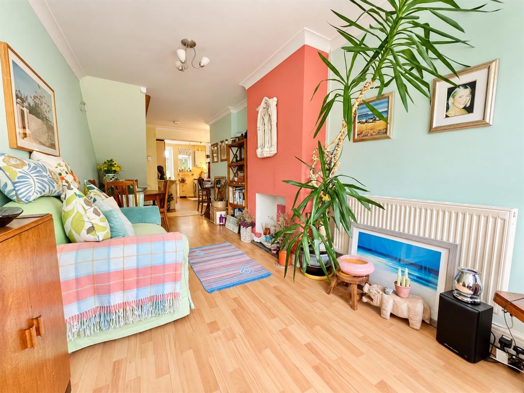 Property photo 2 of 20