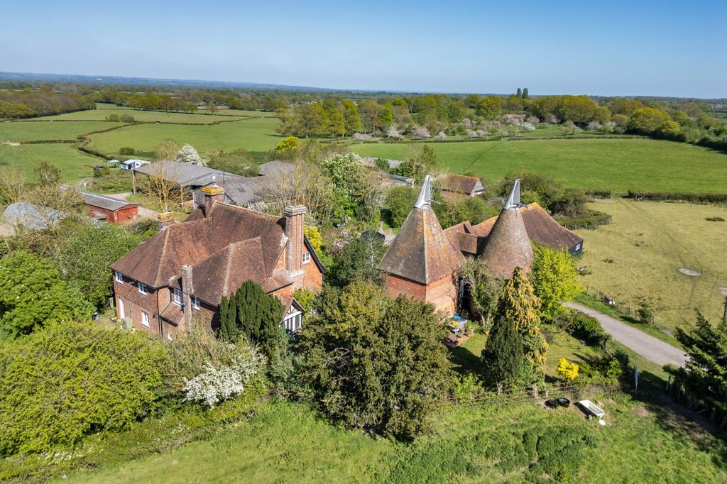 Property photo 2 of 32 Manor Farmhouse