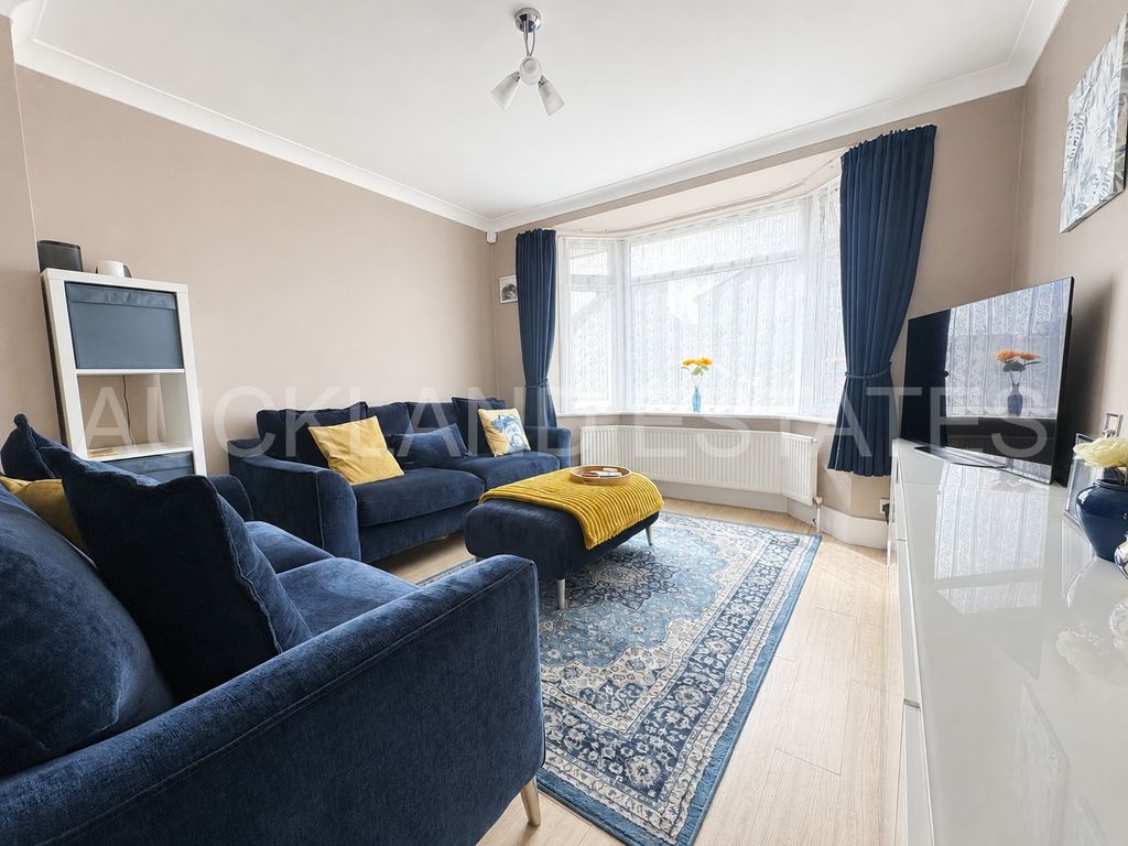 Property photo 3 of 21 d174F26c-c66F-4903-A0Ec-553Bf8d9F6A3