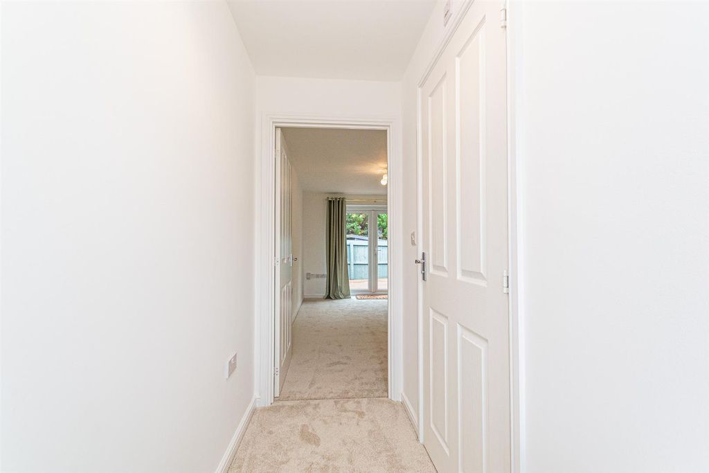 Property photo 2 of 10 Entrance Hallway