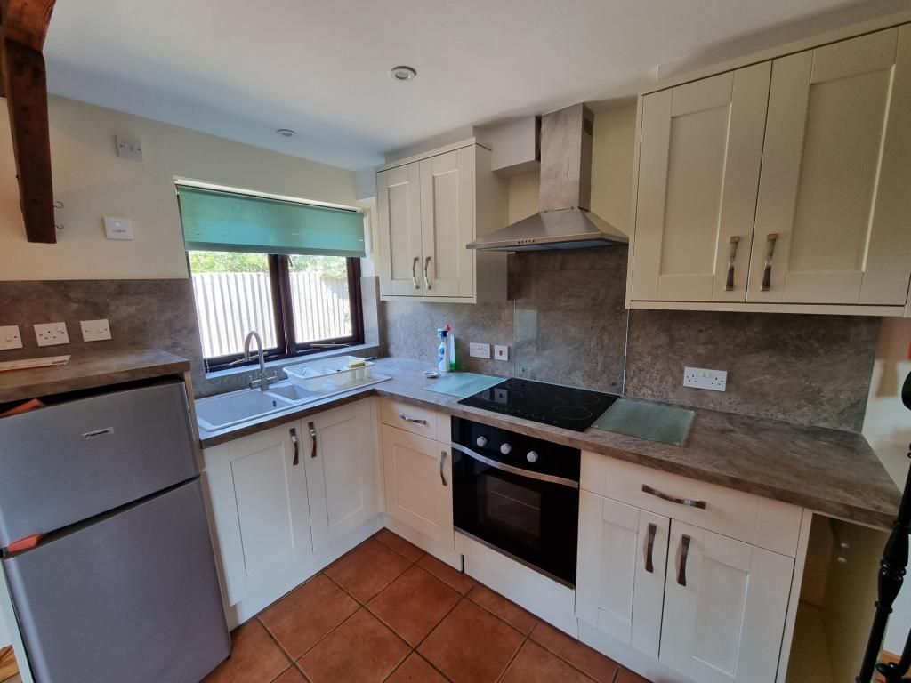 Property photo 2 of 7 Kitchen