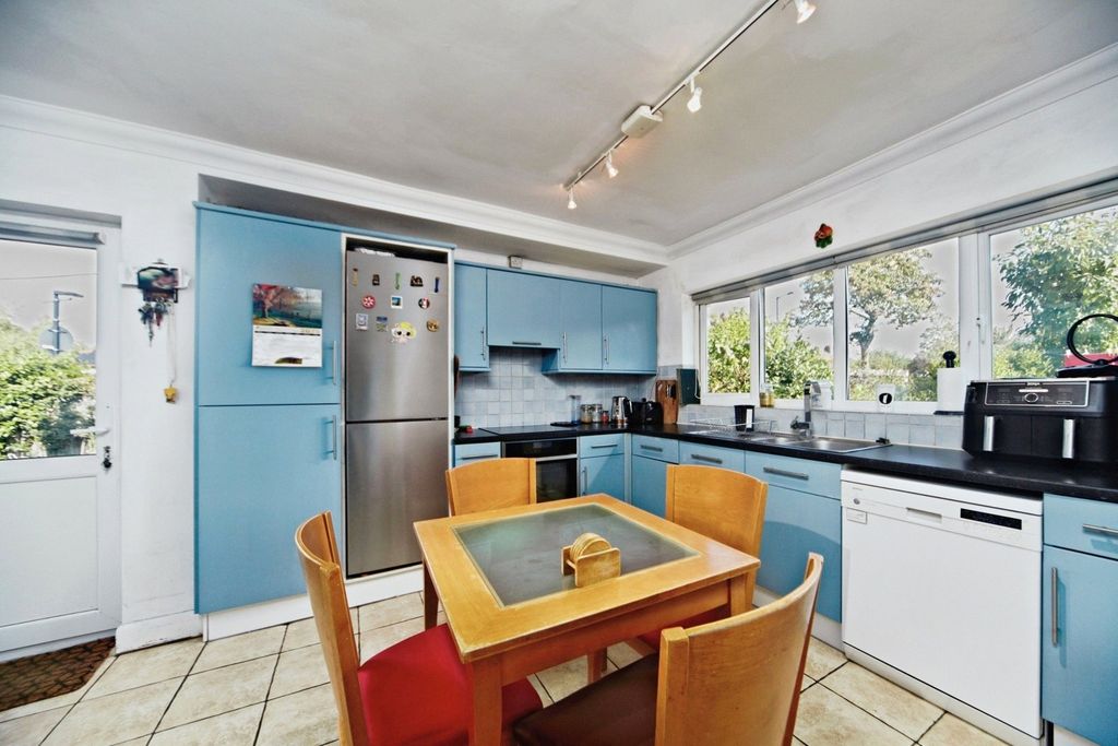 Property photo 3 of 18 Photo