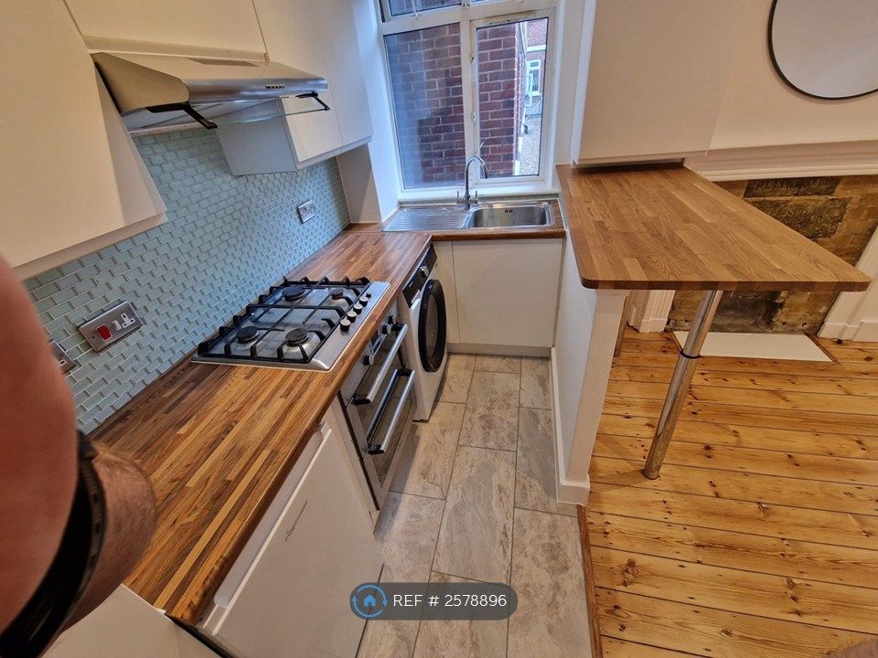 Property photo 3 of 9 Kitchen