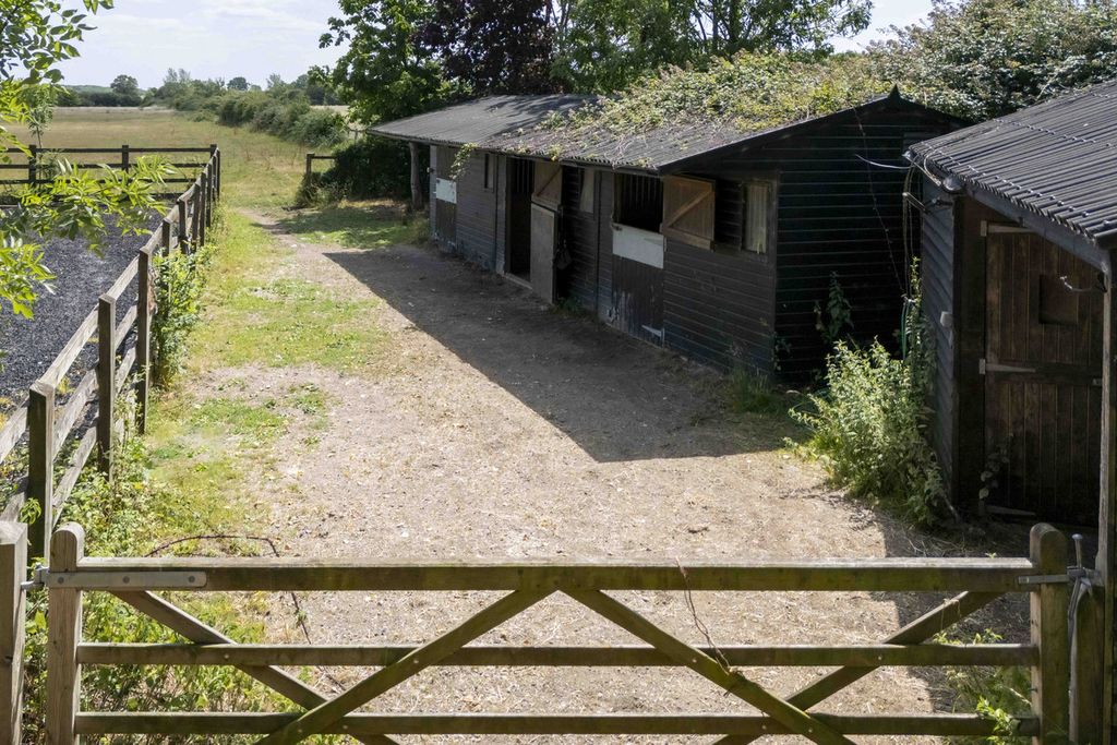 Property photo 3 of 28