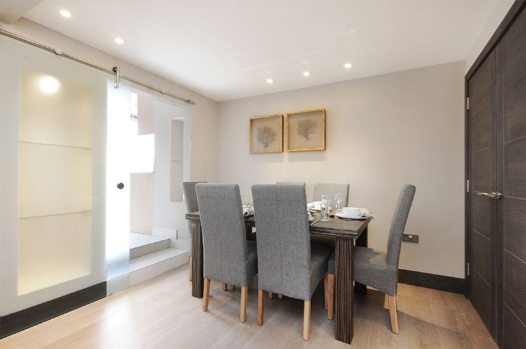 Property photo 3 of 11 Photo 2