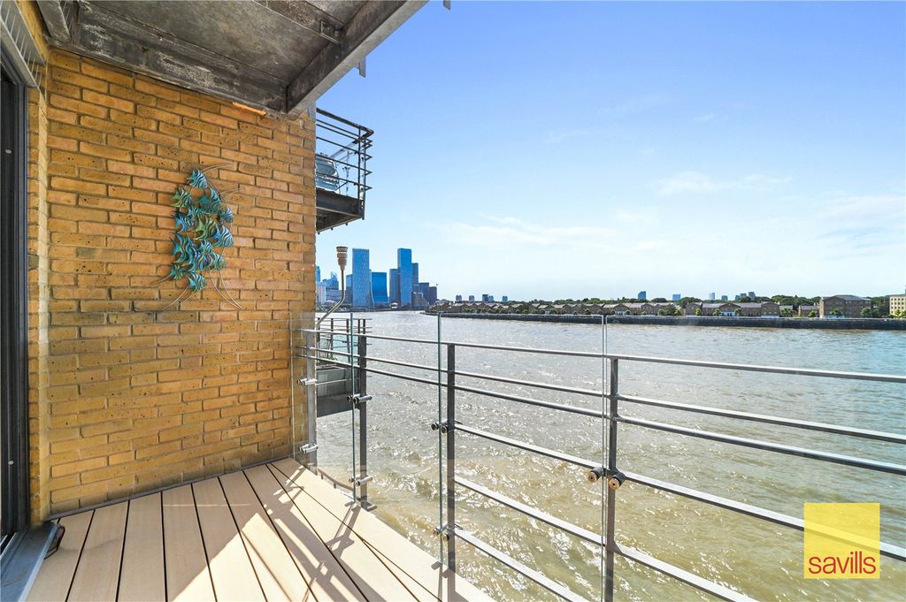 Property photo 2 of 21 Balcony