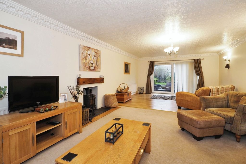 Property photo 2 of 14