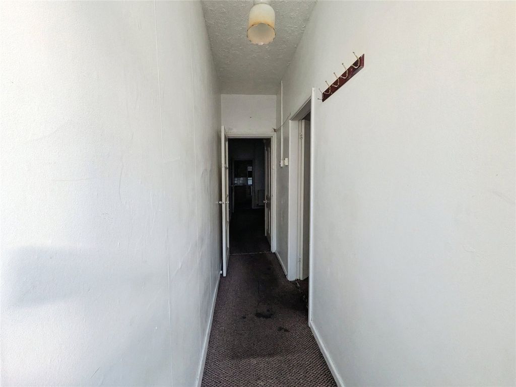 Property photo 3 of 11 Entrance Hall