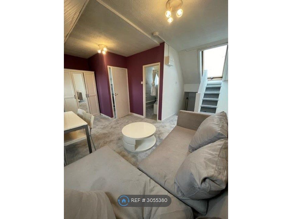 Property photo 2 of 11 Living Room