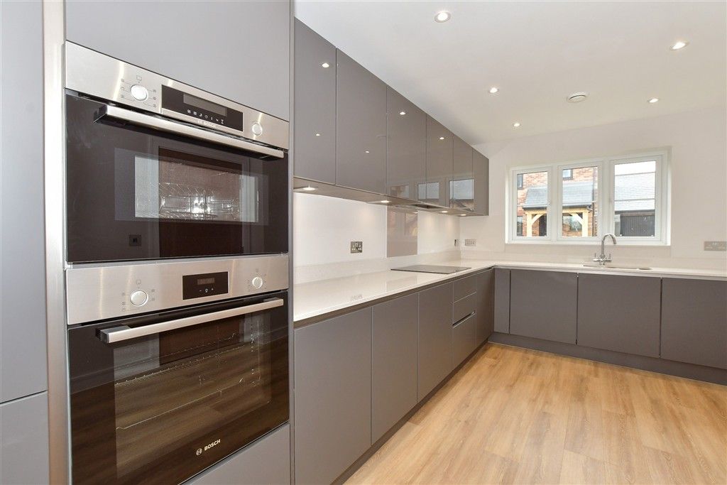 Property photo 1 of 11 Kitchen