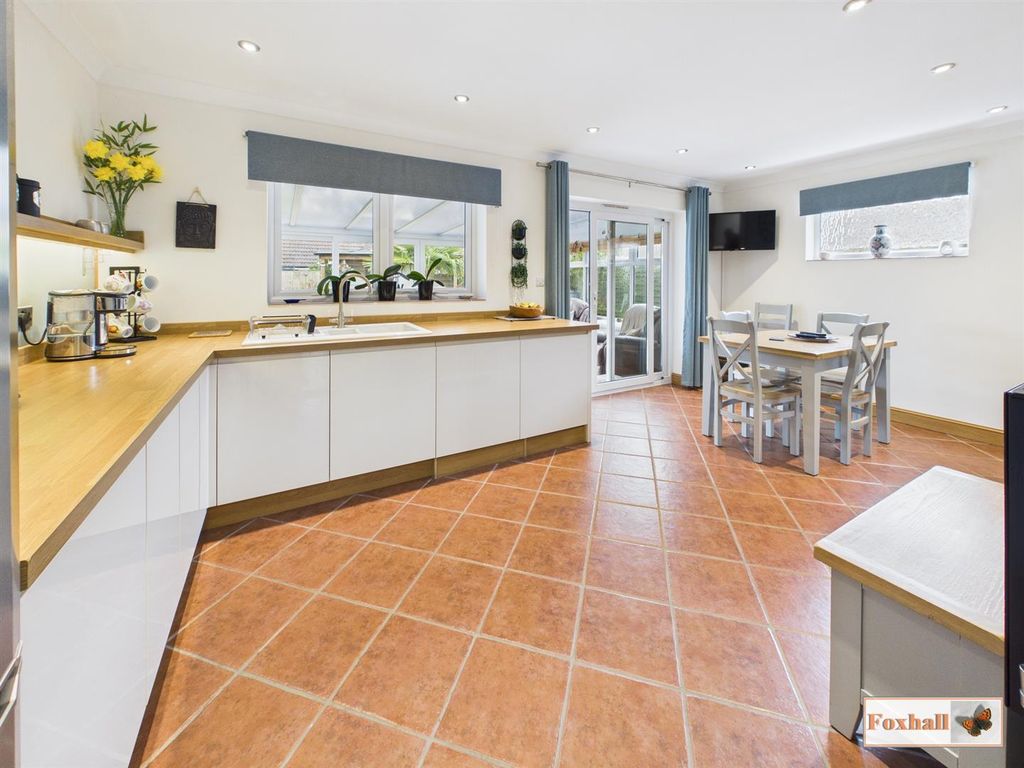 Property photo 2 of 29 Kitchen/ Dining Area