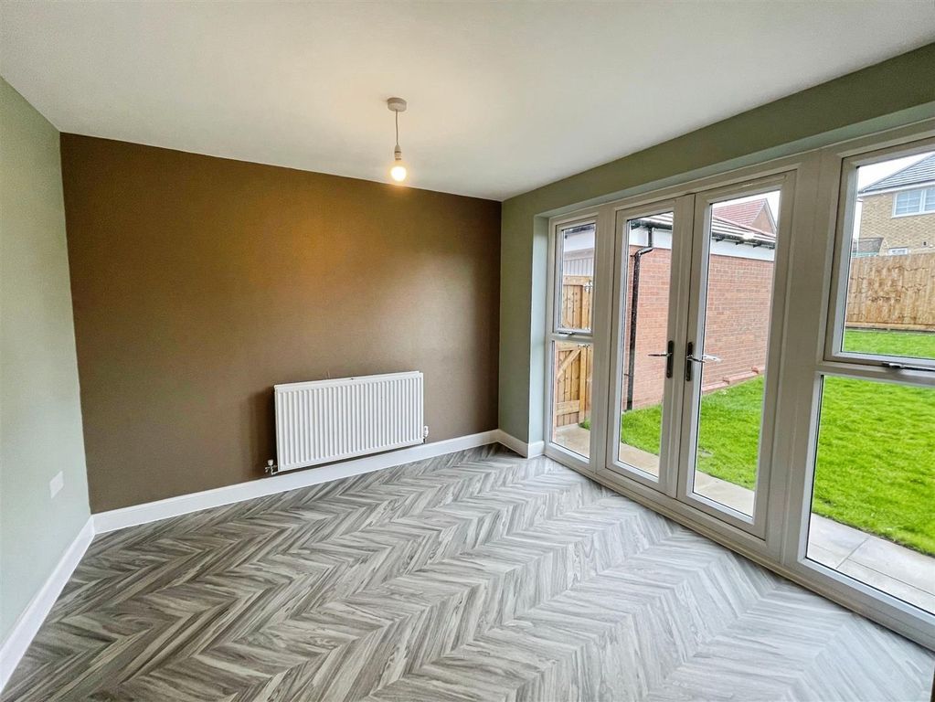 Property photo 3 of 28 Dining Area