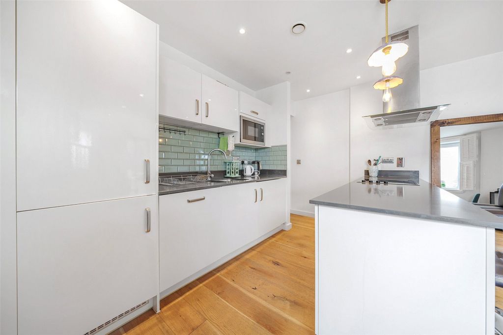 Property photo 2 of 20 Kitchen