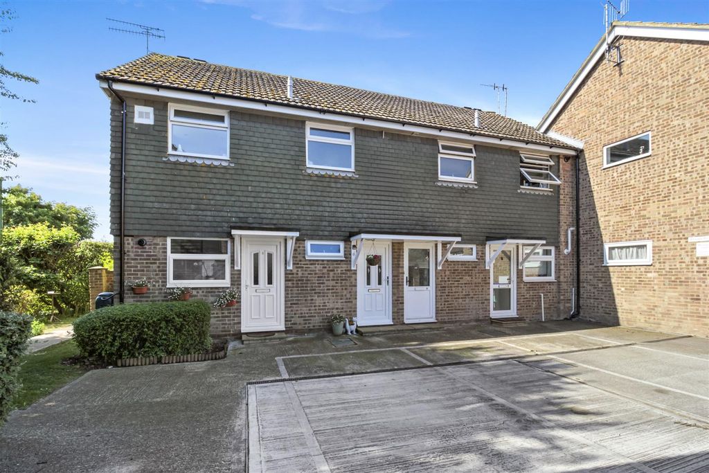 Property photo 1 of 13 Montague Court 6 _13.Jpg