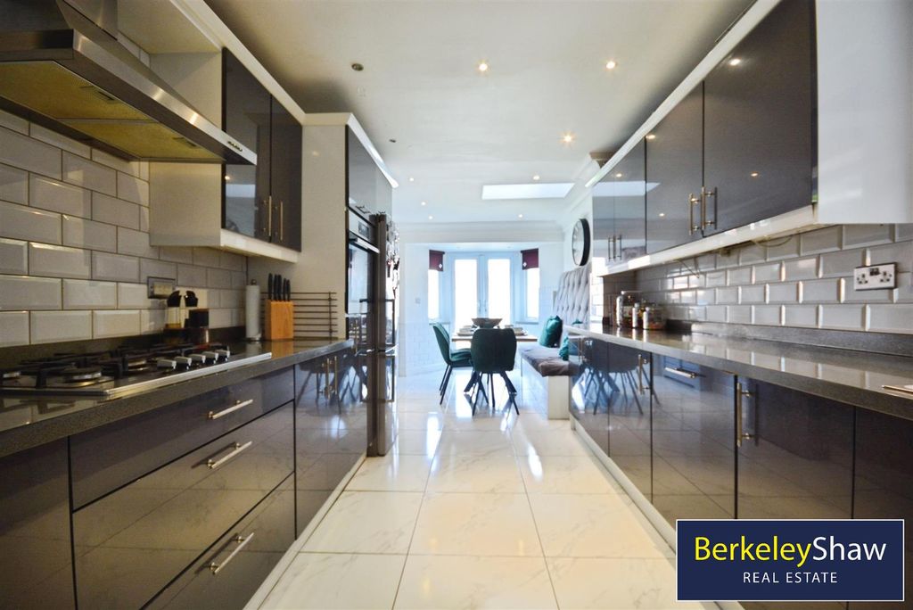 Property photo 3 of 24 Kitchen