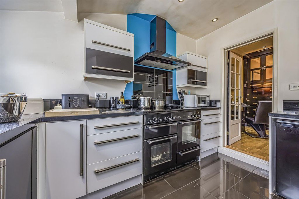 Property photo 3 of 31 34 Shelford Road, Southsea-Porticomarketing-Soldby
