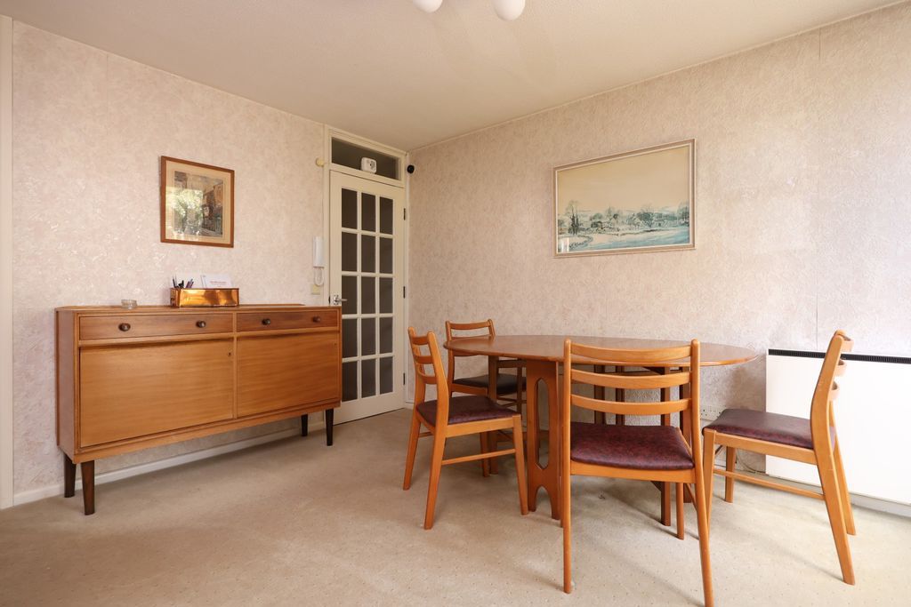 Property photo 3 of 11 Dining Area