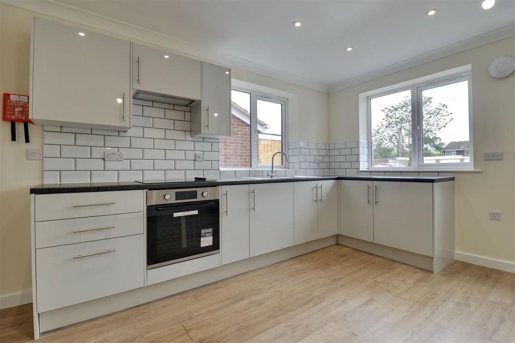 Property photo 2 of 13 5Ac61952-471B-40Ac-922D-B60D3664F0D8_1_201_A.Jpeg