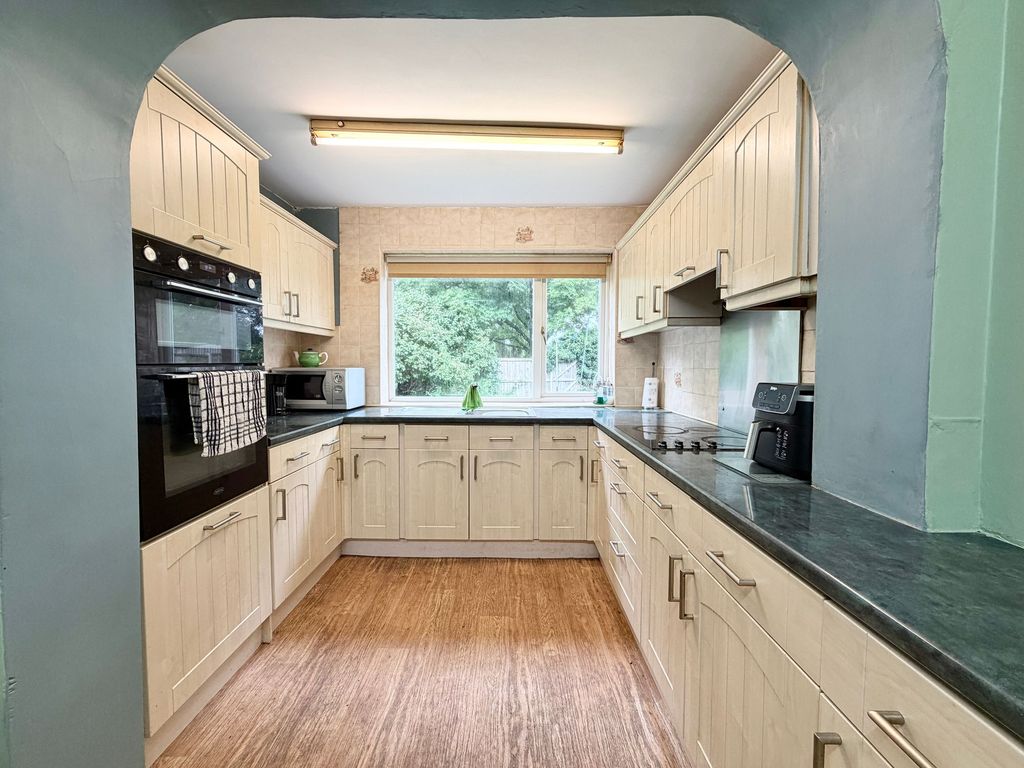 Property photo 3 of 17 Kitchen