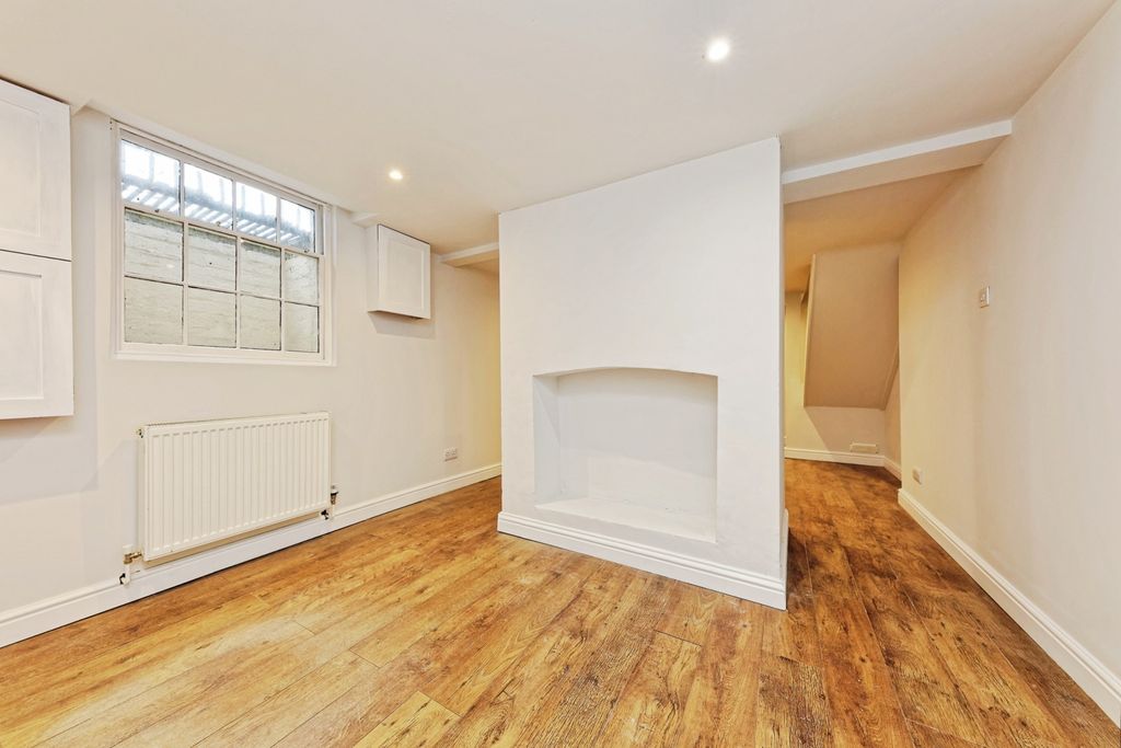 Property photo 3 of 19 Photo