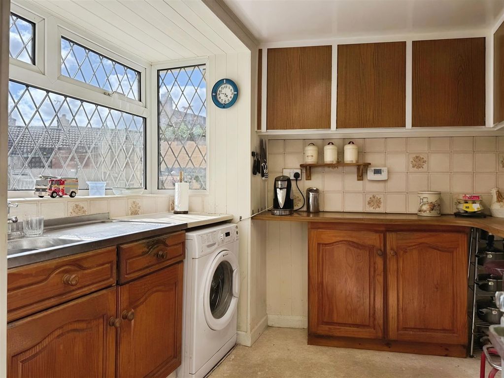 Property photo 2 of 21 Kitchen