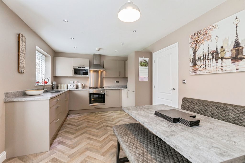 Property photo 2 of 17 Kitchen Diner